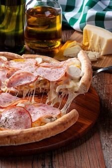Pizza G lombinho canadense